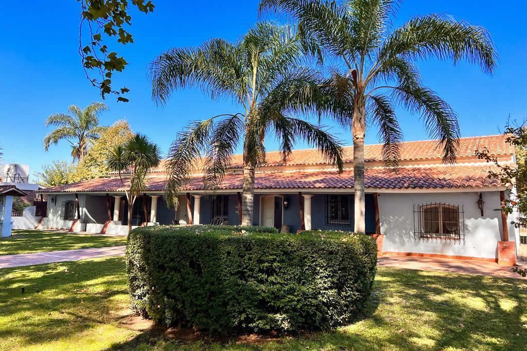 VENTA DE EXCLUSIVA CASA EN COLONIA CAROYA, CBA.