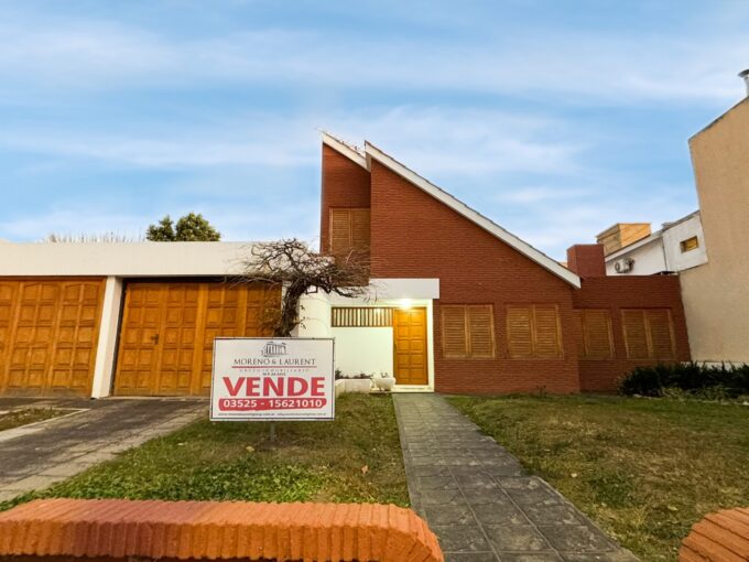 VENTA DE CASA EN JESÚS MARÍA CON PILETA Y AMPLIO TERRENO