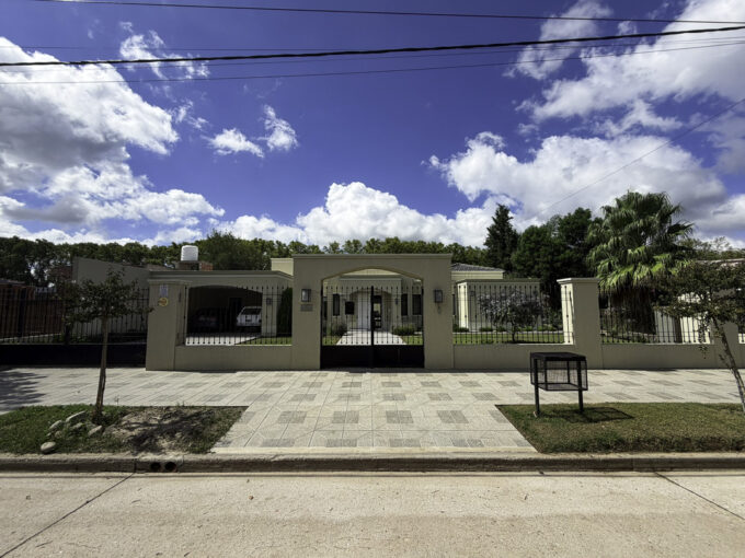 CASA EN VENTA EN COLONIA CAROYA – CÓRDOBA